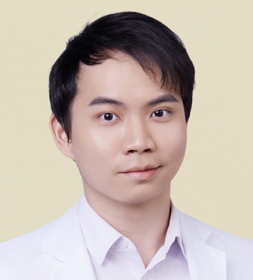 500X552-俞懿平_白袍照